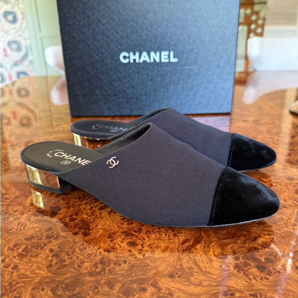 CHANEL Black Mules with Logo Cap Toe - Picture 5 of 13